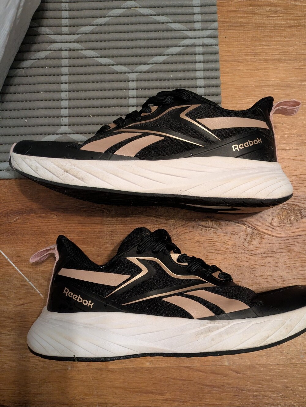 6.5 Reebok Sneakers